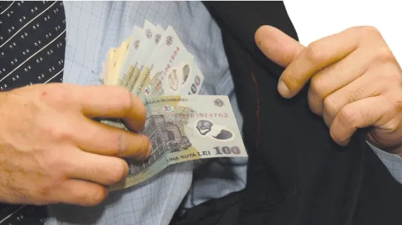 Majorare infimă a salariului minim în plin val de scumpiri. Angajatorii, loviți de taxe mai mari