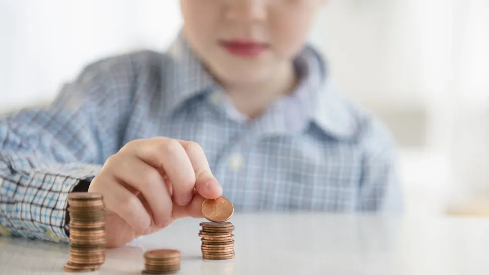 Banii intră mai devreme pentru milioane de români: când se plătesc alocațiile, indemnizațiile și drepturile persoanelor cu dizabilități