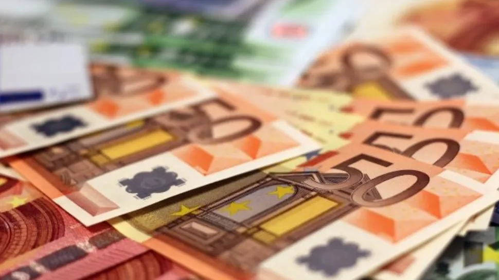 Atenție la nota de plată în vacanță! Taxa necunoscută care îi lasă mască pe turiștii români