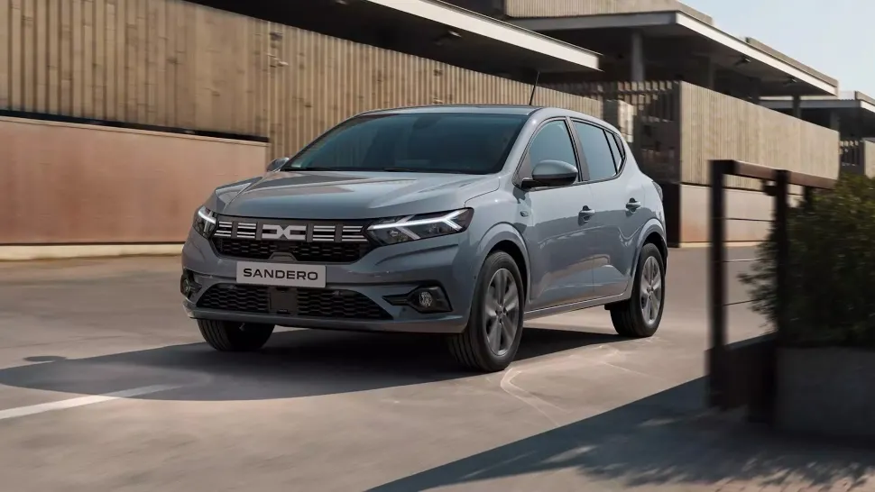 Un model Dacia a detronat Tesla și redevine cea mai vândută mașină din Europa 