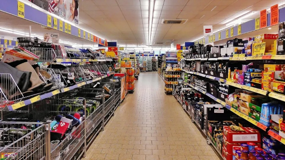 Marile lanțuri de magazine din România reduc consumul de energie. Ce MĂSURI au anunțat retailerii