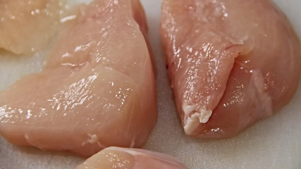 Tone de carne cu salmonella, în primul lot importat de Grecia din Brazilia, prin acordul Mercosur