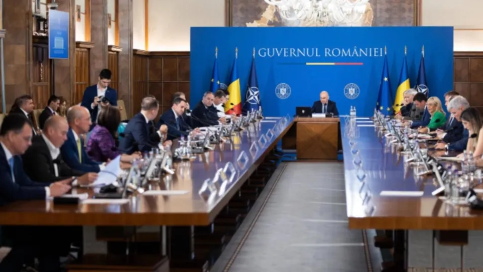 Legea care interzice cumulul pensiei cu salariul a fost adoptată. Bolojan cere Parlamentului vot de urgență