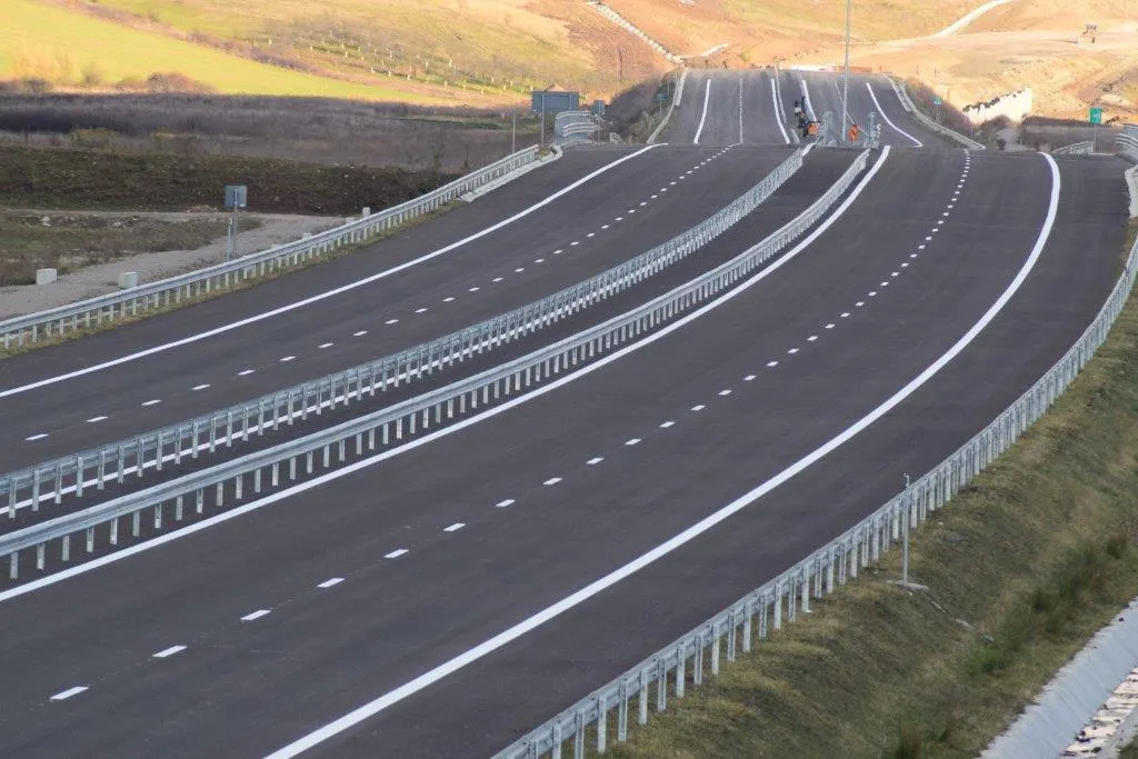 Ungaria ia bani UE pentru autostrada care eficientizează traficul până la granița cu România