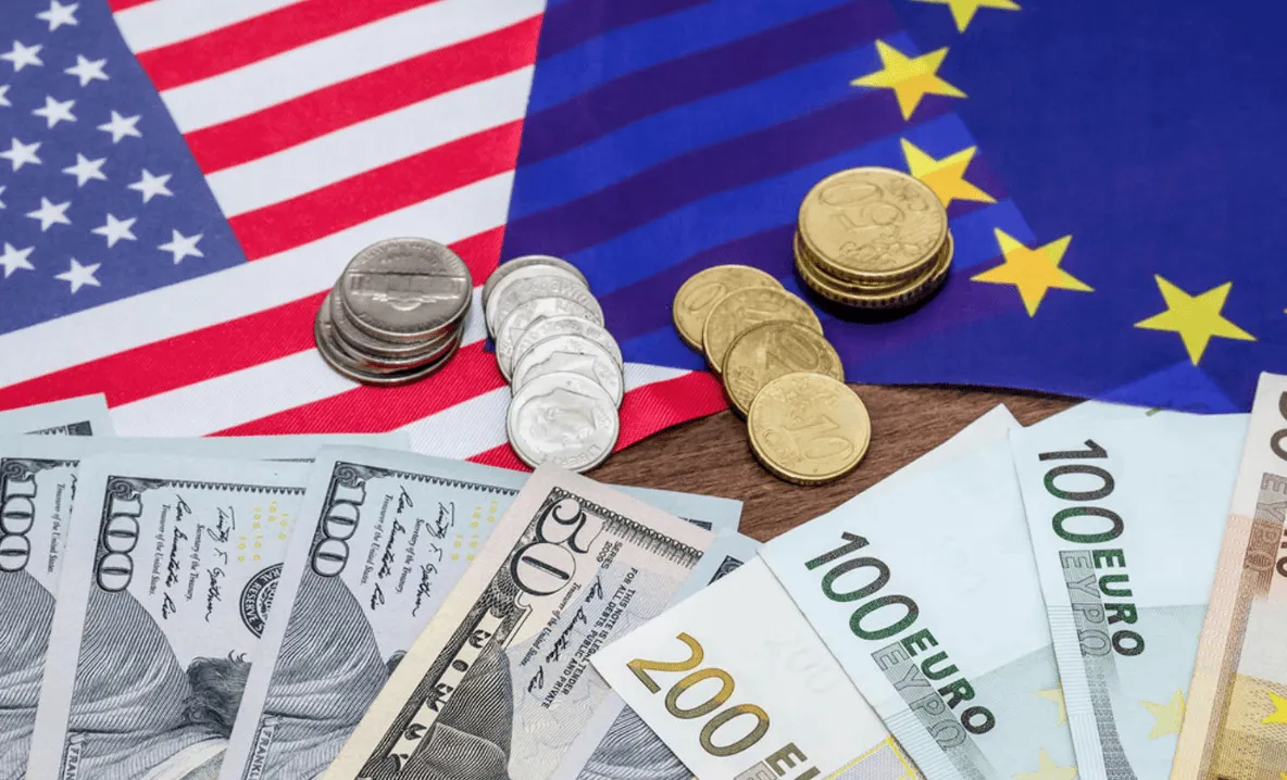Dolarul, la maximul ultimelor 5 luni în raport cu euro