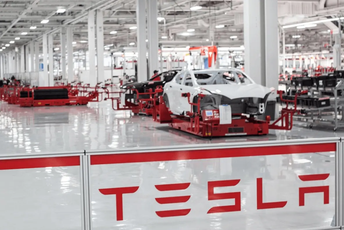 Elon Musk: „O variantă Model 3 mai ieftină ar duce la moartea Tesla”