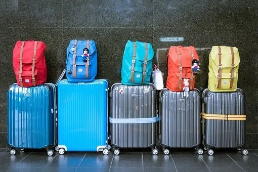 Căștigăm pe o parte și pierdem pe alta. Mai mulți turiști străini, dar mai puțini veniți pentru afaceri