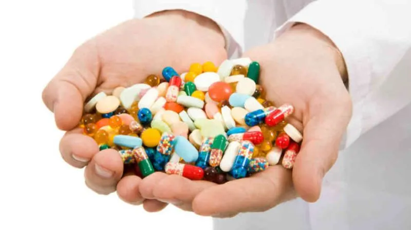 Paracetamol, în topul vânzărilor, după includerea în scheme de tratament COVID. Nurofen și Parasinus, cele mai vândute medicamente