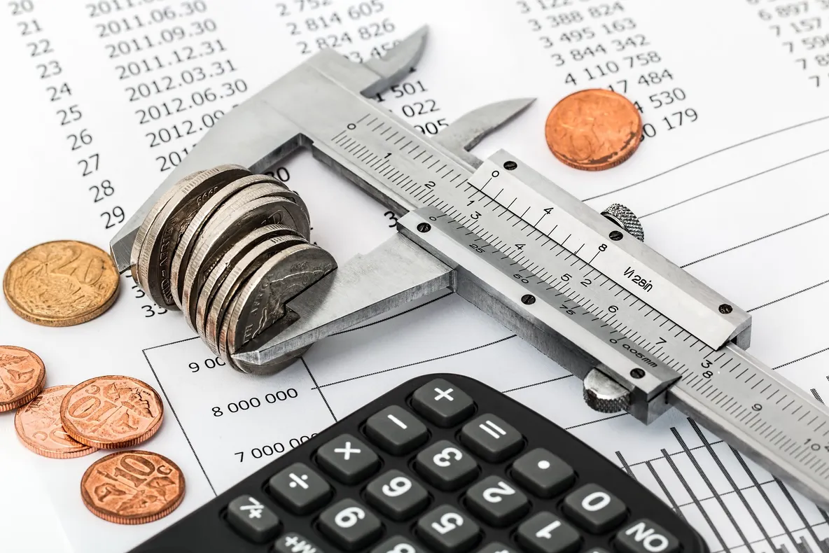 Economia frânează brusc: CE revizuiește la 3,6% avansul pe 2018