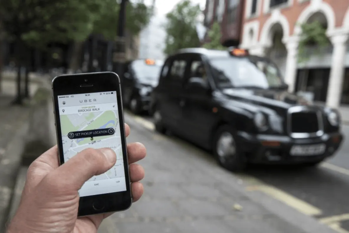 Uber a recâştigat în instanță dreptul de a opera în Londra