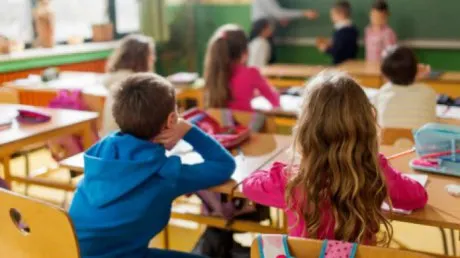 Costul mediu cu un copil la școală s-a dublat în ultimii opt ani (studiu)