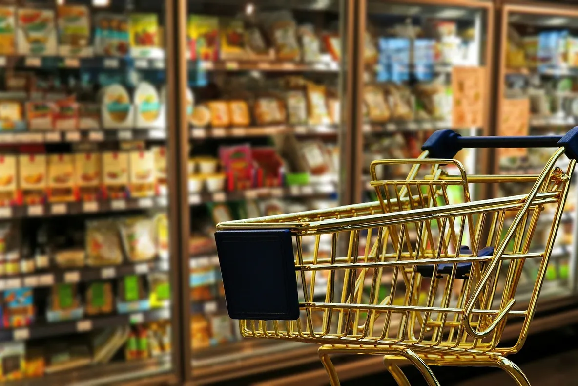 Inflația umflă cifrele INS despre comerț. Aparent românii nu se mai dau jos din mașină și mănâncă mai mult