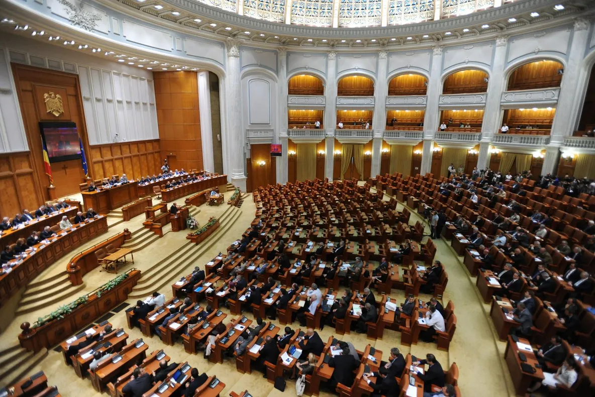 Oamenii de afaceri: Parlamentul „adâncește nesiguranţa cetăţenilor şi neîncrederea mediului privat”