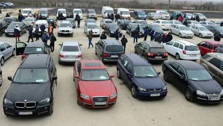 Românul mai degrabă schimbă mașina decât să zugrăvească