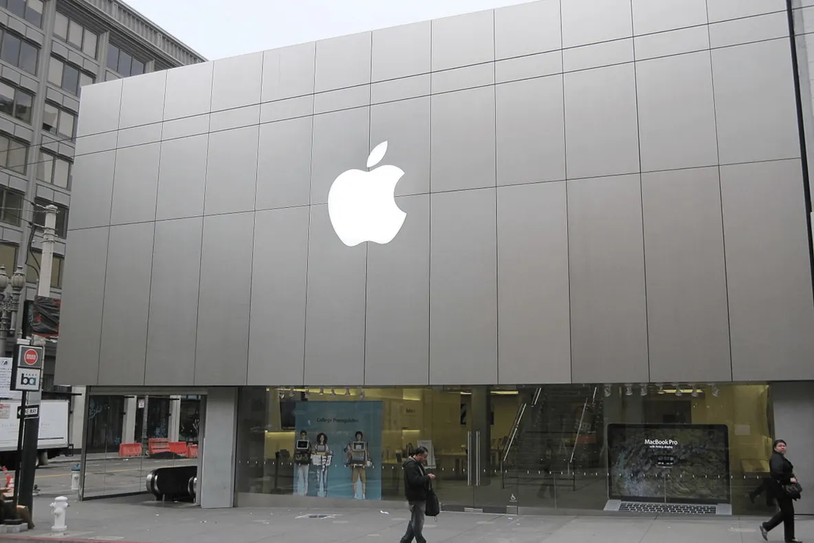 Apple a anunțat noua gamă de telefoane. Dezamăgire pentru investitori: cotația scade cu peste 1%