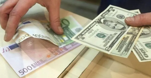 Leul se depreciază față de dolar, dar crește ușor față de euro