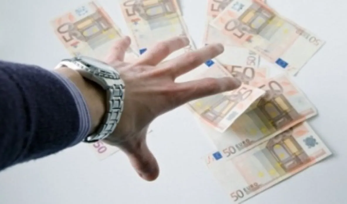 Aproape jumătate dintre români vor să ia un credit în următoarele 6 luni