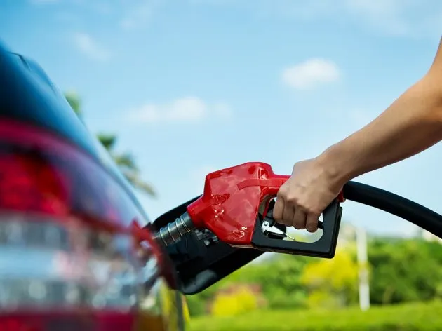 Prima zi din 2019 aduce scumpiri la carburanți. Ce surpriză te așteaptă la pompă