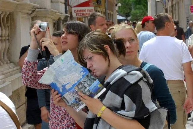INS: Afacerile din turism au crescut cu peste 10%