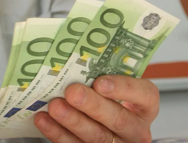 Euro trece iar pragul de 4,76 lei