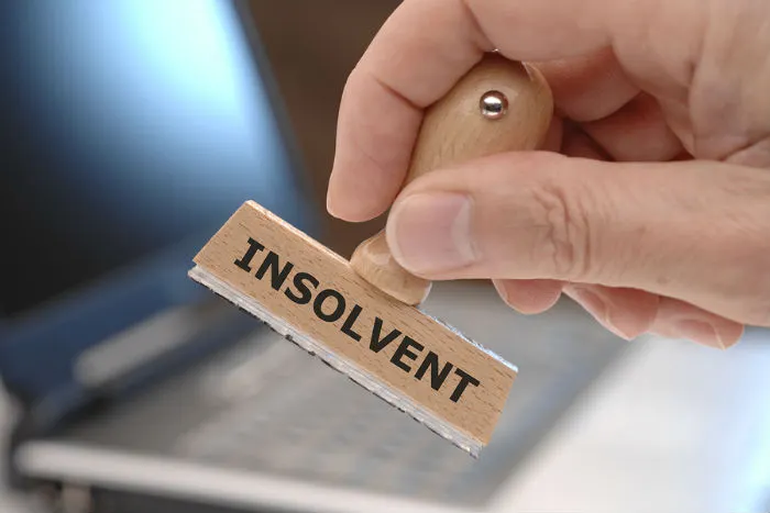 Amendament. Firmele în insolvență, cu plan de restructurare, pot participa la licitații