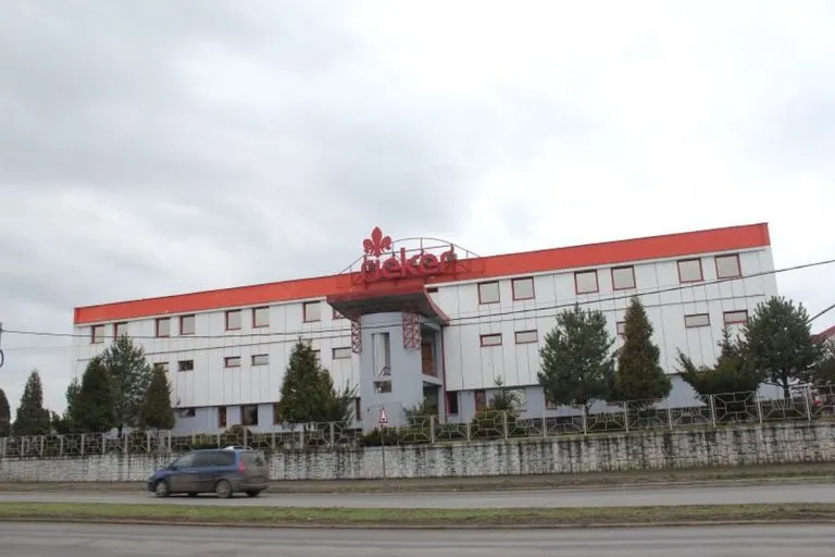 Se închide o mare fabrică de încălţăminte din România, 700 de oameni concediaţi