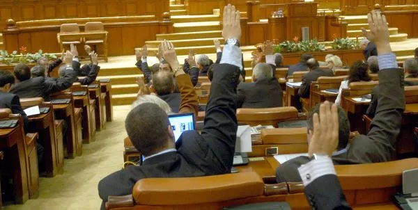Bugetul ajunge, din nou, în Parlament