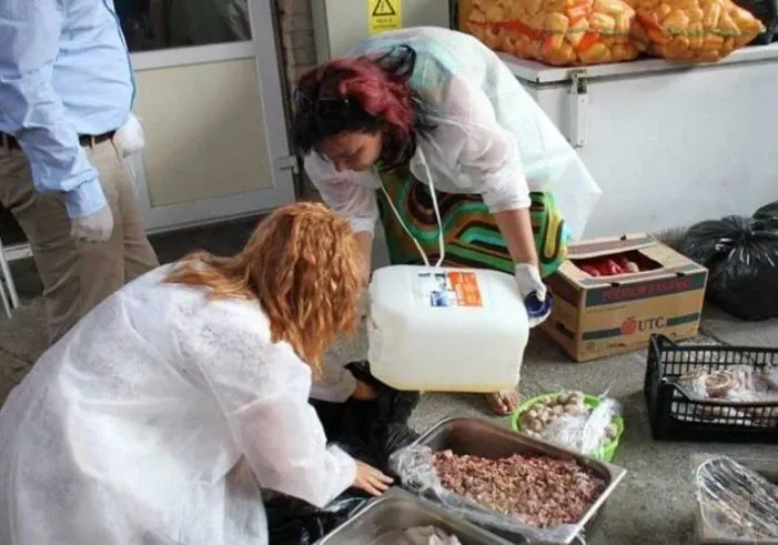 6 tone de alimente şi 72.280 de ouă reţinute de la comercializare, în aprilie