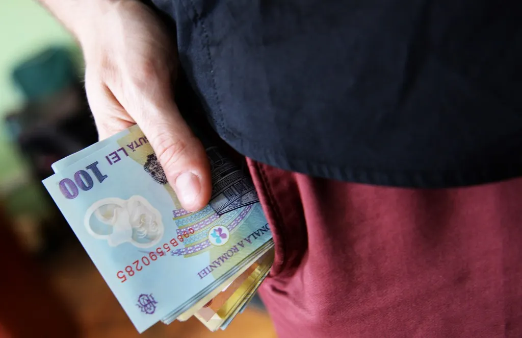 Majorarea salariului minim, dezbătută și aprobată până la sfârșitul lunii noiembrie
