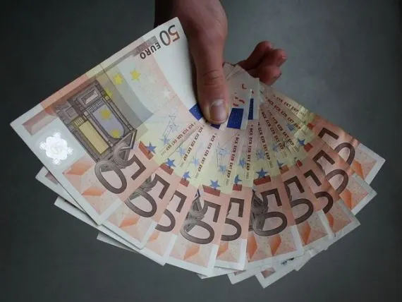 Firmele românești se înglodează în datorii. Întârzierile la plată, tot mai mari