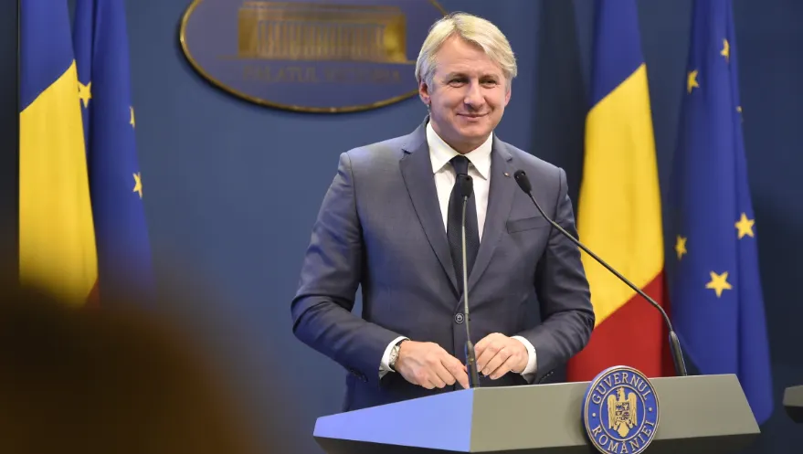 Finanțele iau banii cu găleata de la bănci și între două guverne
