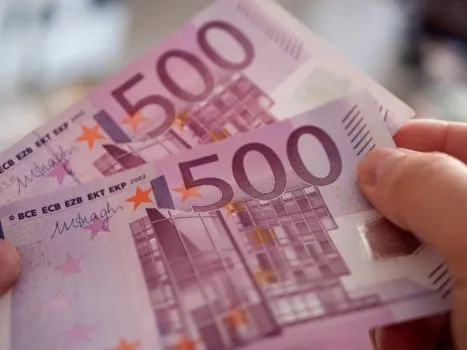 Euro se apropie de un nou maxim istoric