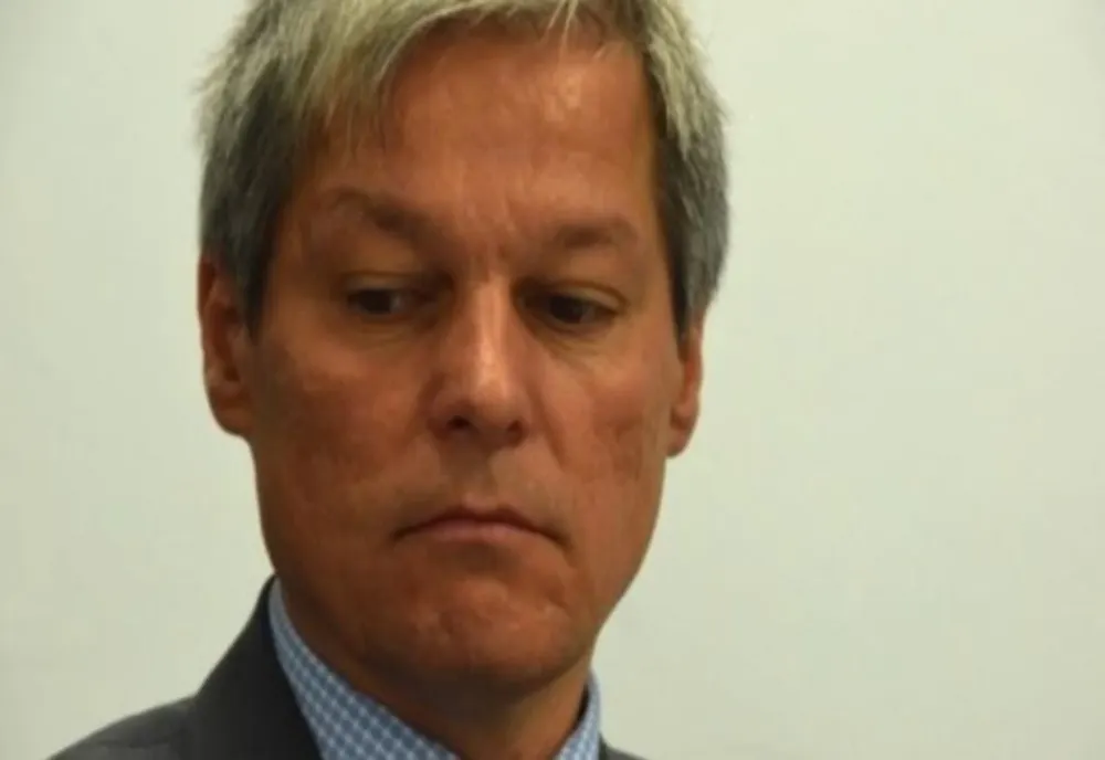 100% TU DECIZI! Dacian Cioloș, fiu de milițian și văr cu șef din "Doi și-un sfert"