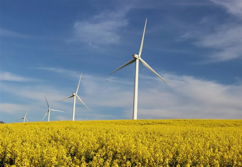 Polonia investeşte zeci de miliarde de dolari în energie regenerabilă şi nucleară