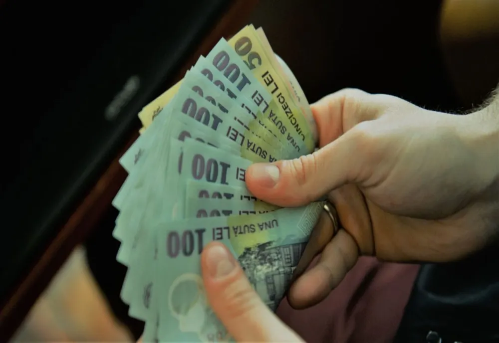 Salariul mediu net și puterea de cumpărare au scăzut în februarie