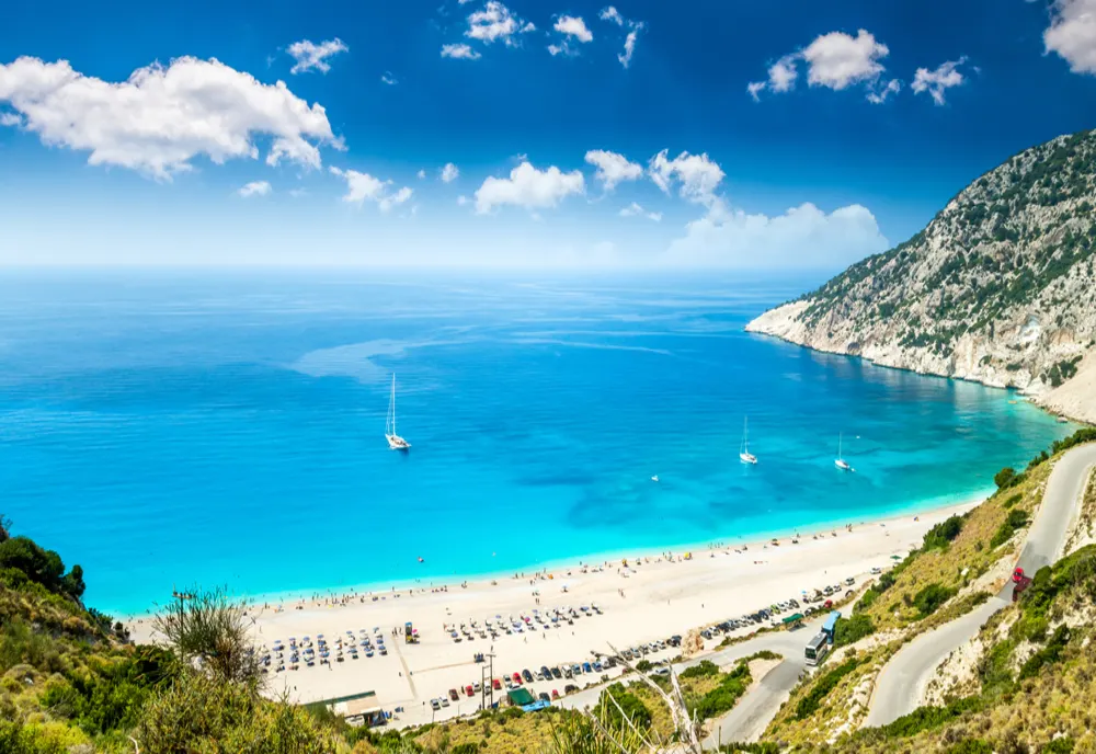 Lovitură pentru turiștii români din Grecia: O salată rustică a ajuns să coste 10 euro la tavernele din Creta