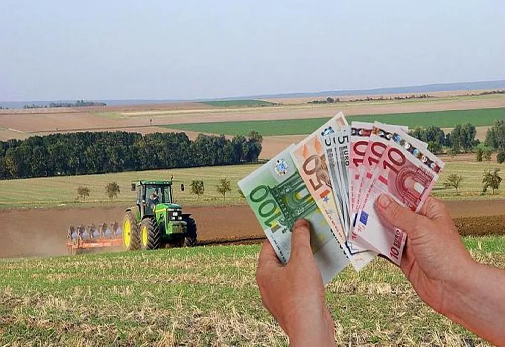 Fermierii români protestează, iar străinii fac afaceri de milioane pe cele mai bune terenuri agricole