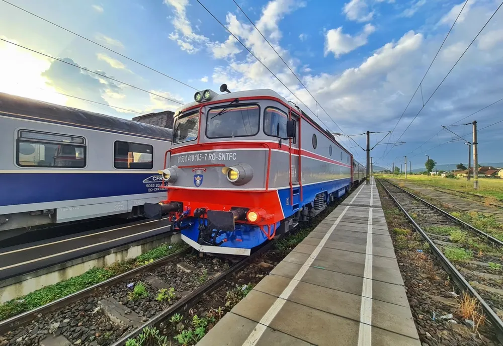 Transportul feroviar s-a scumpit mai mult decât cel cu microbuzele și autocarele