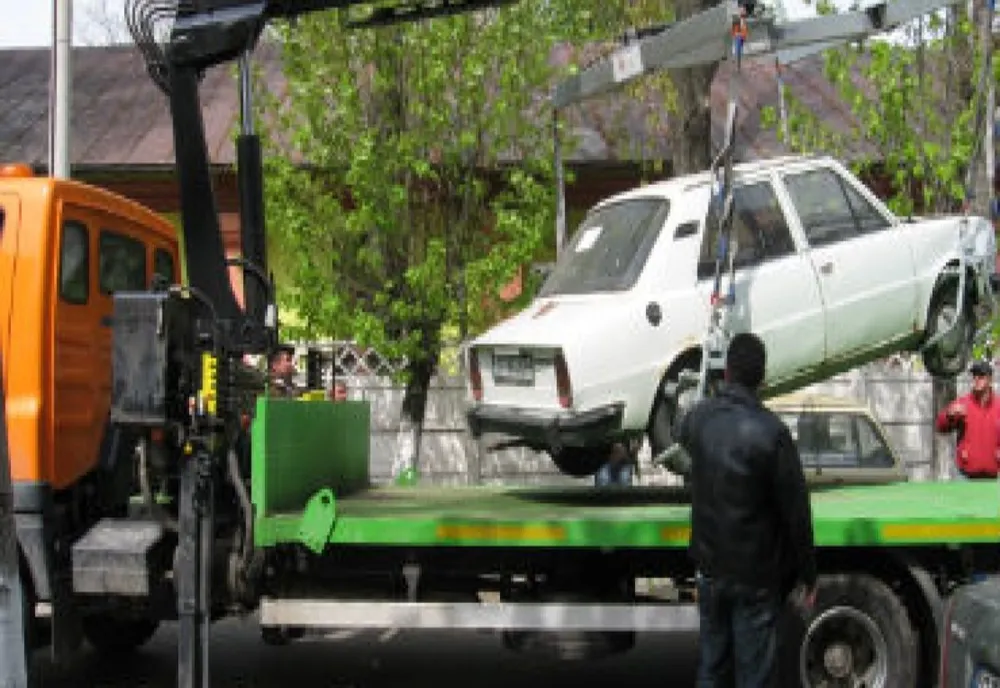 Șoferii nu vor mai putea parca GRATIS pe locurile amenajate sau pe trotuarele din centrul Capitalei - mașini ridicate și amenzi usturătoare