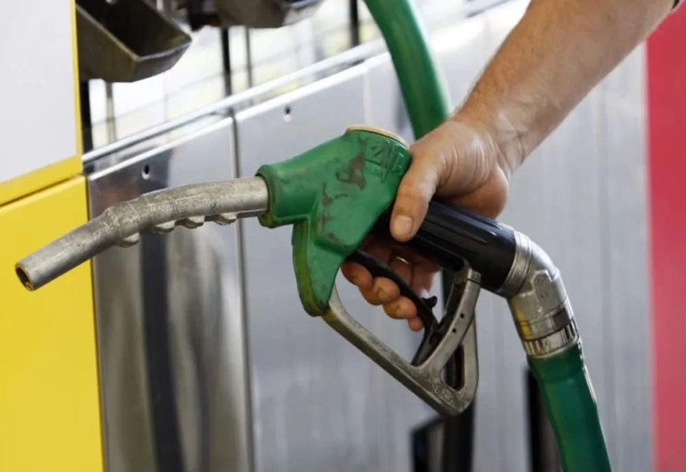 O treime din benzinăriile din Franța au rămas fără carburanți