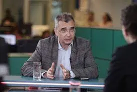 Criza bugetară: România îngenuncheată în nici patru ani de lăcomie și indolență 