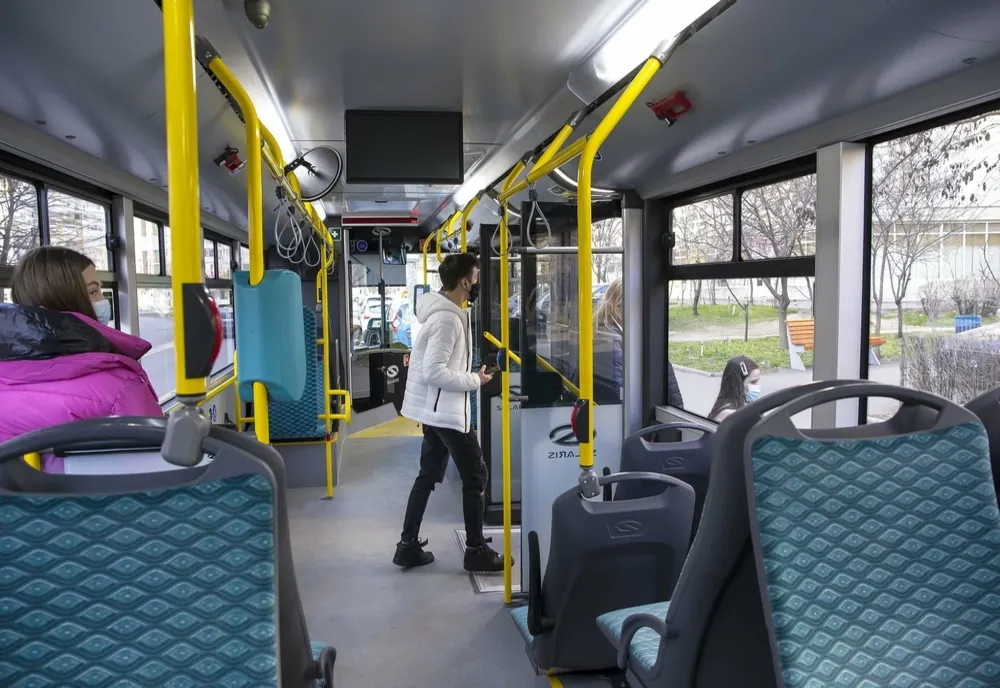 Dublare a vânzărilor de bilete la transportul public într-un oraș românesc. Măsura intens disputată