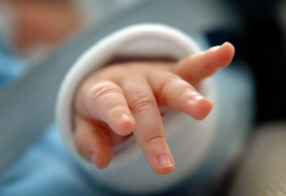 Veste uriașă pentru părinții singuri. Angajatorii nu-i mai pot obliga să lucreze după acest program
