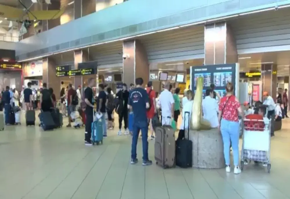 Despăgubiri de sute de euro după greva TAROM. Ce documente trebuie completate și depuse?