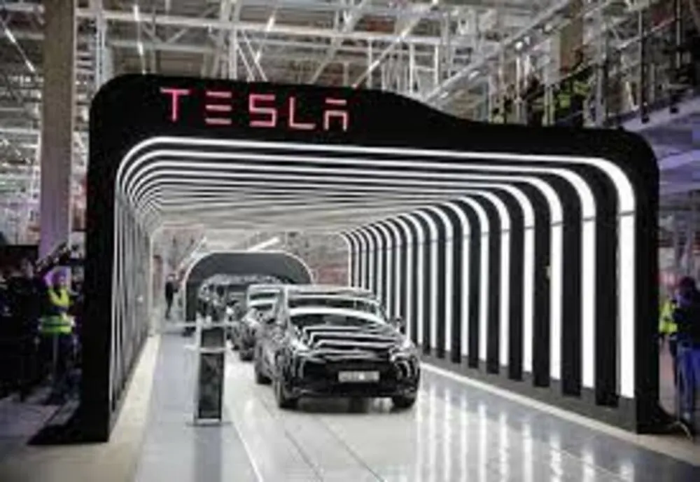 Mașinile Tesla, probleme cu direcția. Sute de mii de automobile ar putea fi rechemate în fabrică