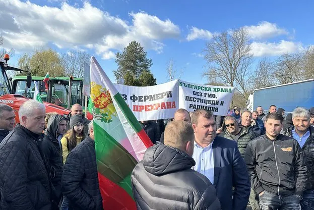 Haos la granițele cu Bulgaria. Podul Giurgiu - Ruse și PF Negru Vodă, blocate de protestele fermierilor