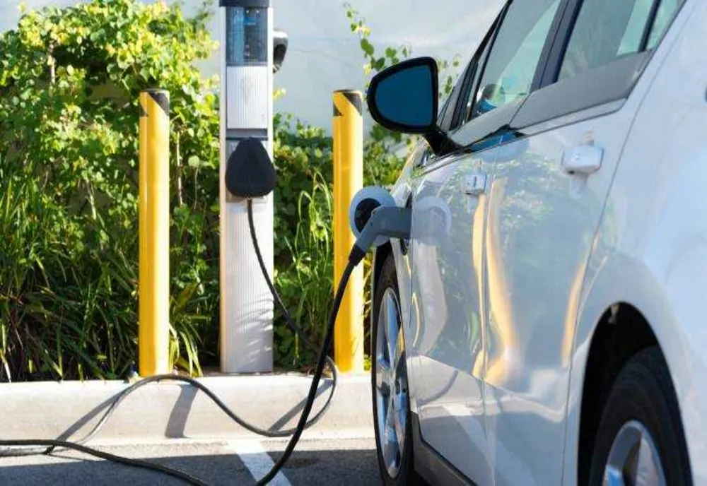 Renault Group şi Ford îşi unesc forţele pentru două vehicule electrice dezvoltate pe platforma Ampere