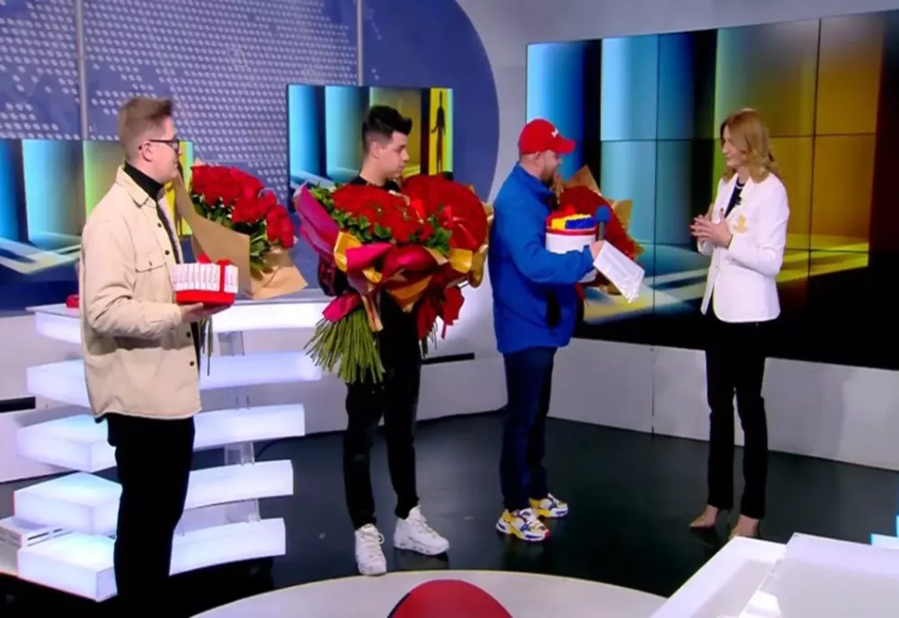 ROMÂNII DIN DIASPORA SUNT ALĂTURI DE ANCA ALEXANDRESCU. JURNALISTA A PRIMIT SUTE DE TRANDAFIRI, DREPT MULȚUMIRE PENTRU CĂ LE SPUNE SEARĂ DE SEARĂ ADEVĂRUL