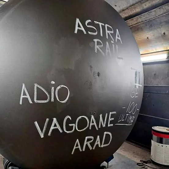 S-a închis Astra Arad. Imagine emoționantă din ultima zi a venerabilei fabrici de vagoane. 700 de oameni au rămas pe drumuri -FOTO