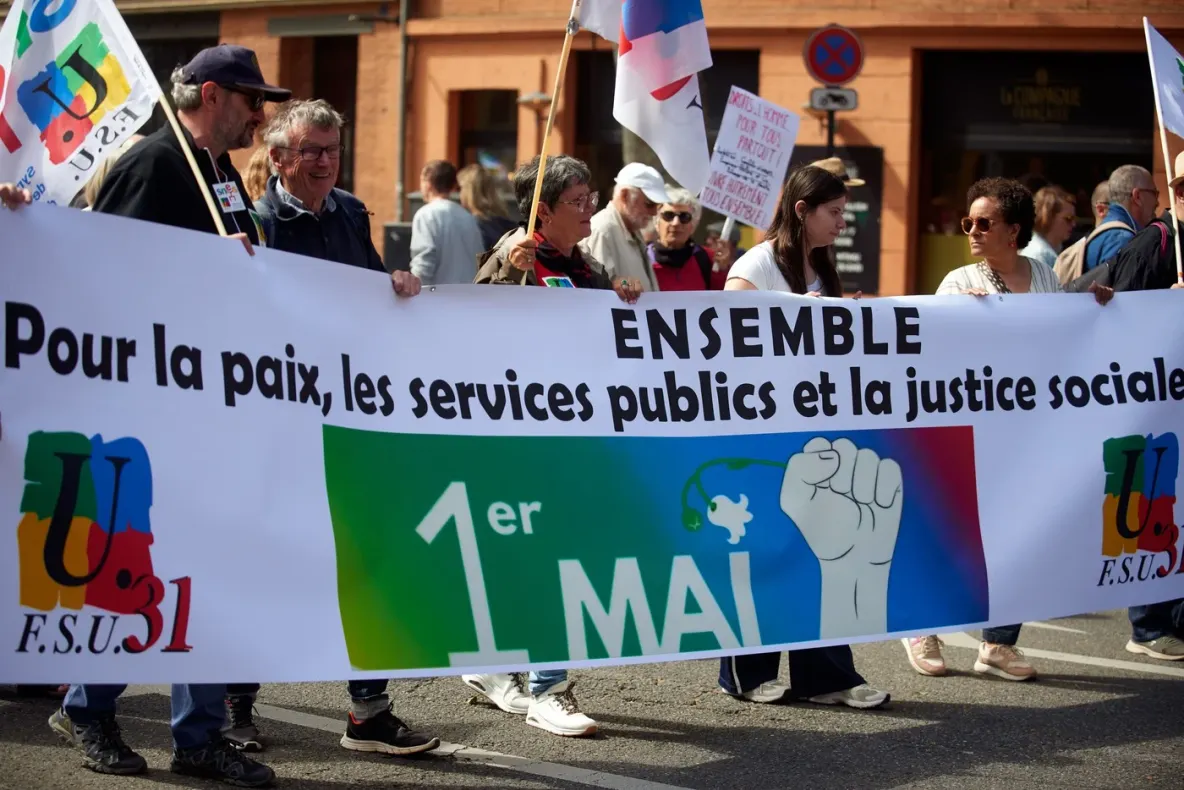 Franța, noul focar de risc al Europei. Criza datoriei publice și revoltele de stradă reaprind spectrul colapsului din anii 2010 - Axios